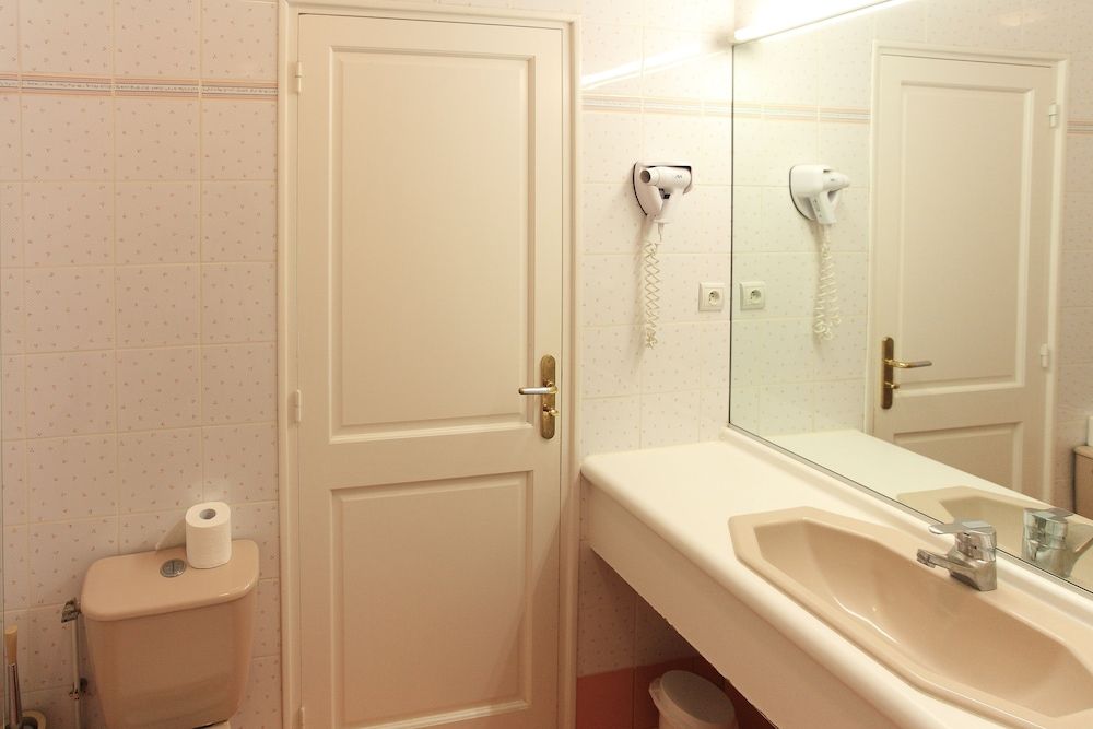 Hostellerie du Pavillon St Hubert Superior Double or Twin Room 8