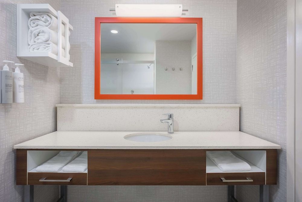 Room, 1 King Bed, Accessible (3x3 Shower)