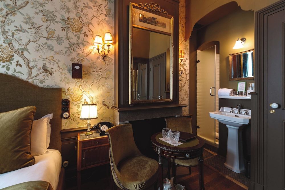 Hôtel Bayard Bellecour Comfort Double Room, 1 Double Bed (Charm with Shower) 2