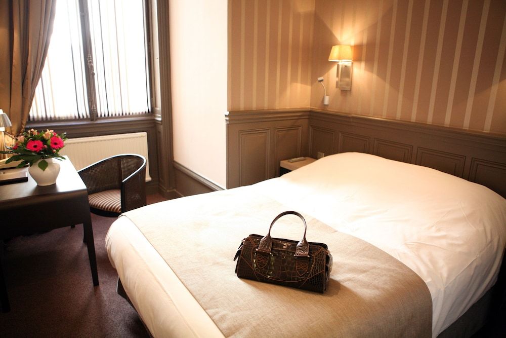 Hôtel Bayard Bellecour Comfort Double Room, 1 Double Bed (Charm with Shower) 7