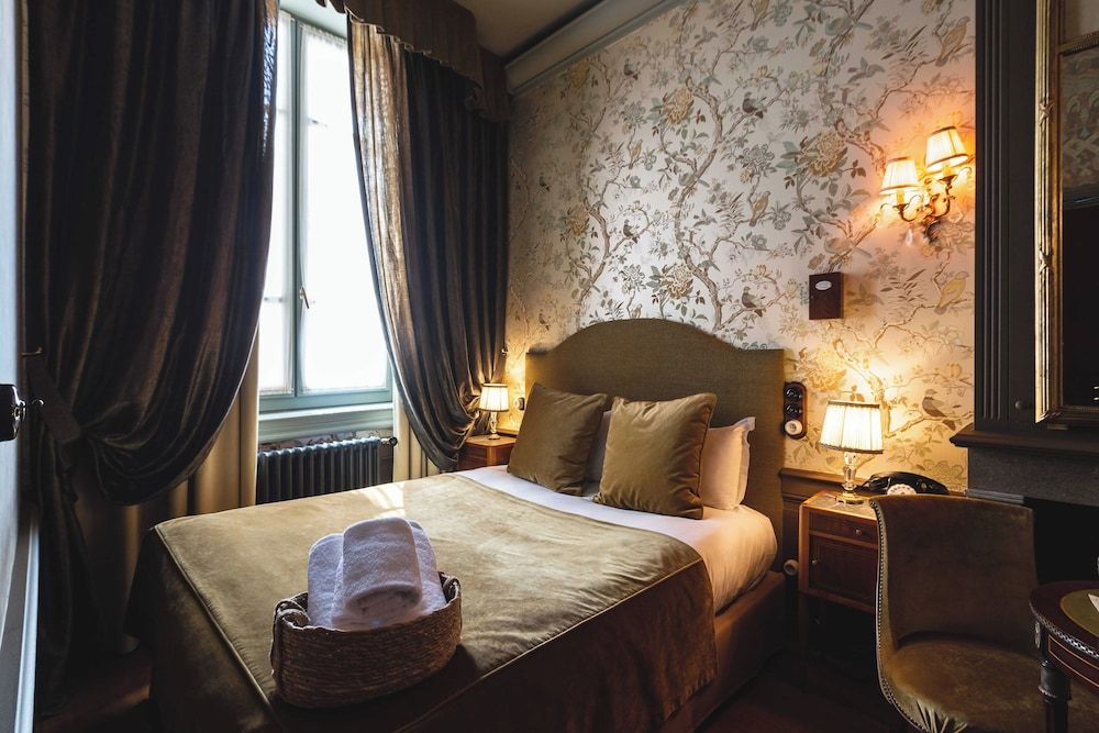 Hôtel Bayard Bellecour Comfort Double Room, 1 Double Bed (Charm with Shower) 5