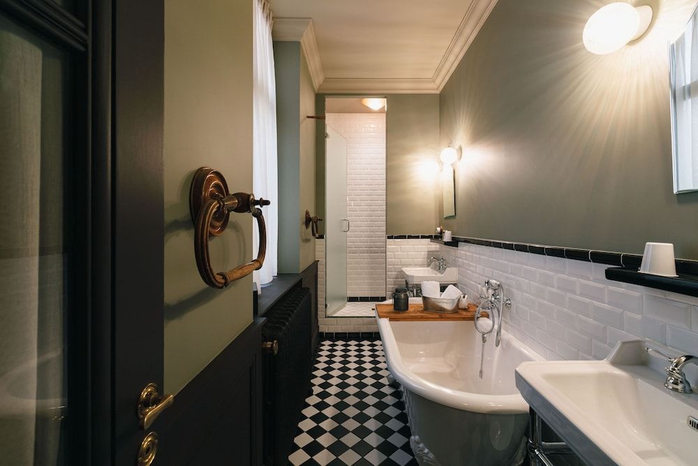 Hôtel Bayard Bellecour Traditional Double Room, Courtyard View 9