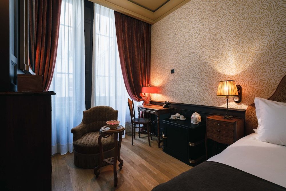 Hôtel Bayard Bellecour Traditional Double Room, Courtyard View 11