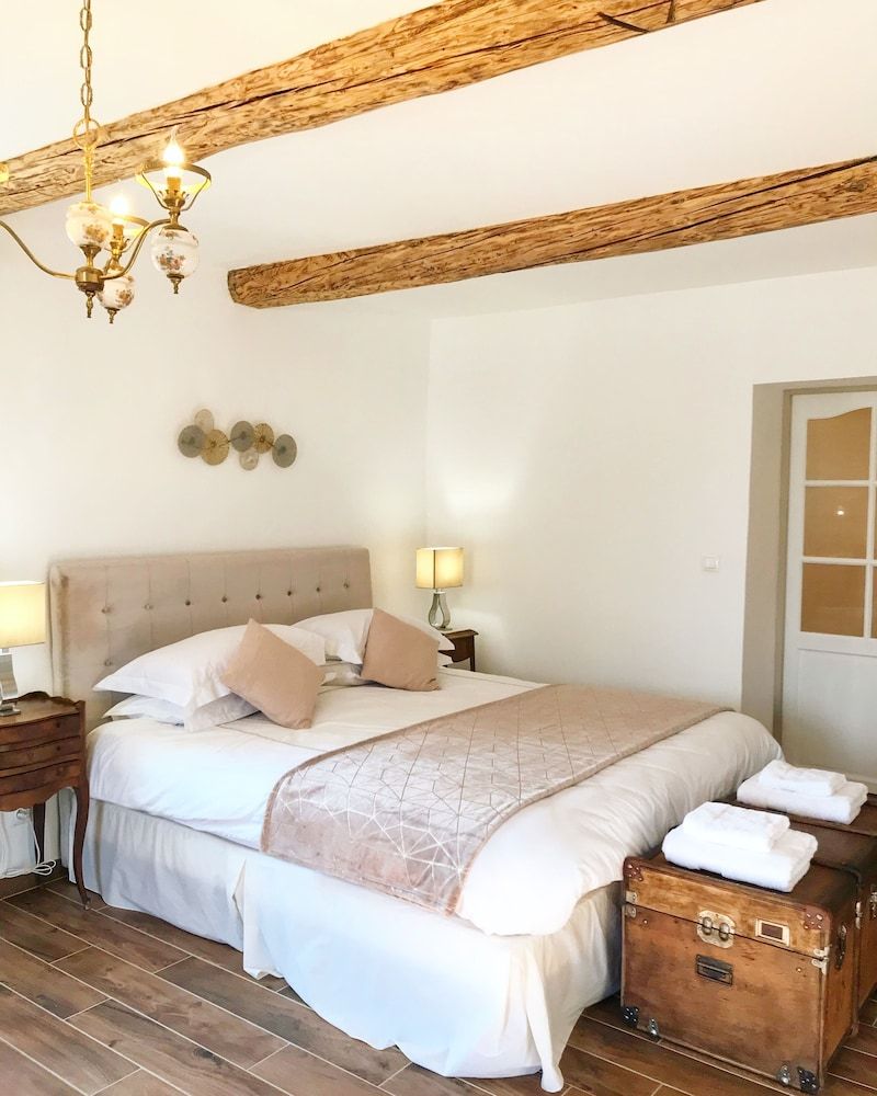 Deluxe Room, 1 King Bed, Garden View