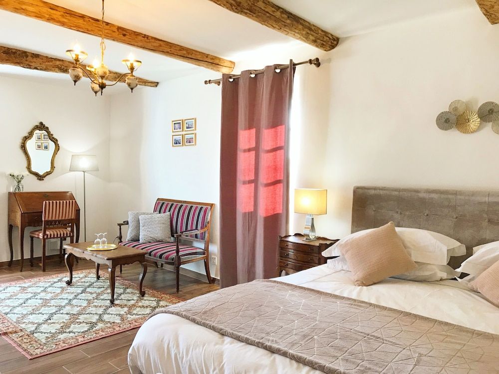 Deluxe Room, 1 King Bed, Garden View