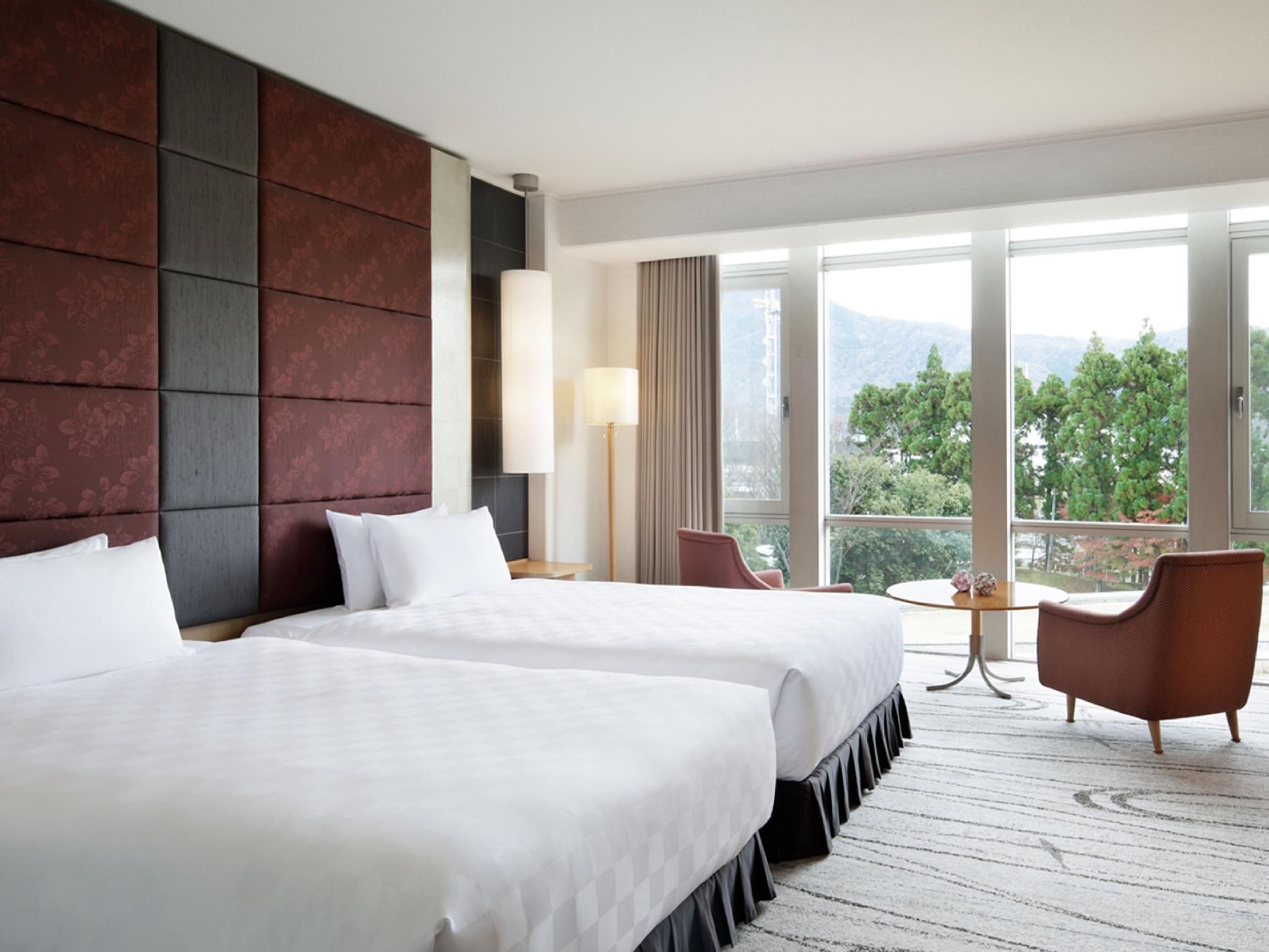 2 Bedroom Suite, Bedroom 1: 2 Twin, Bedroom 2: 2 Twin