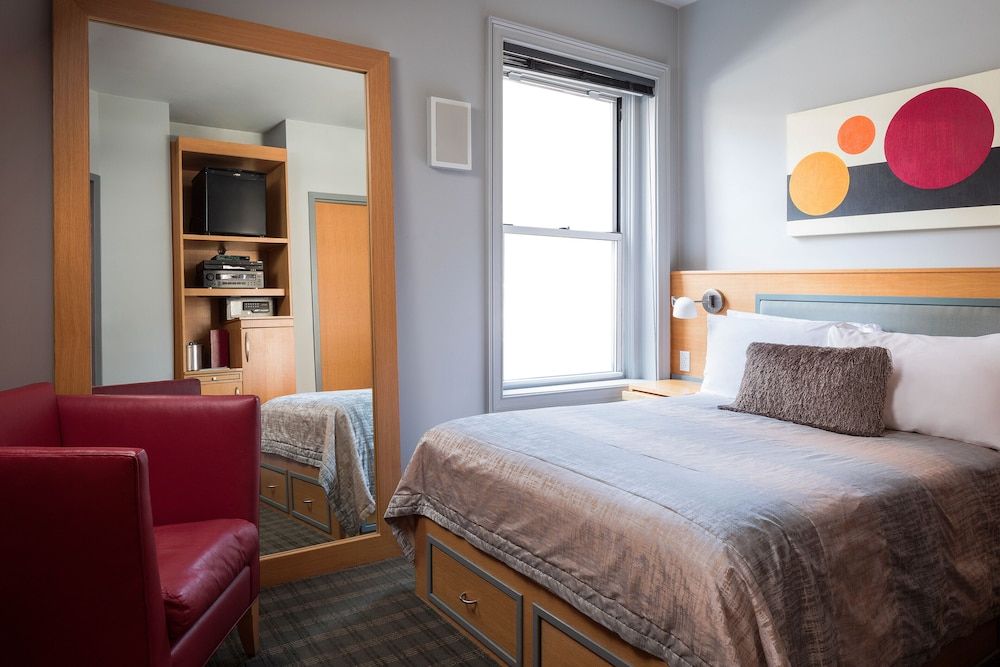 Charlesmark Hotel Standard Room, 1 Full Bed 3