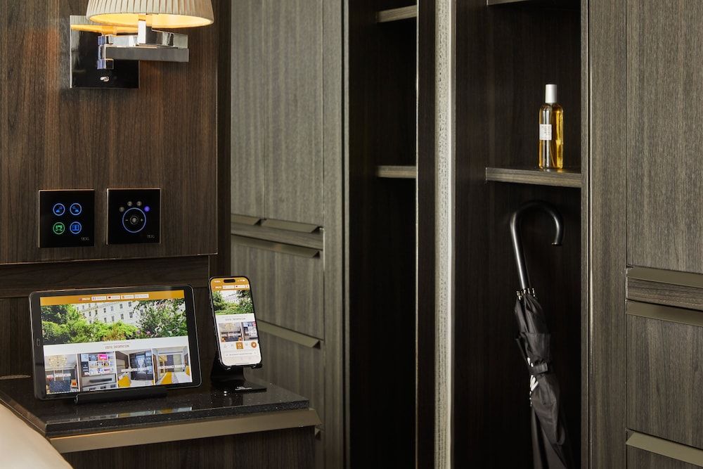 Eccleston Square Hotel Standard Double Room, 1 King Bed 8