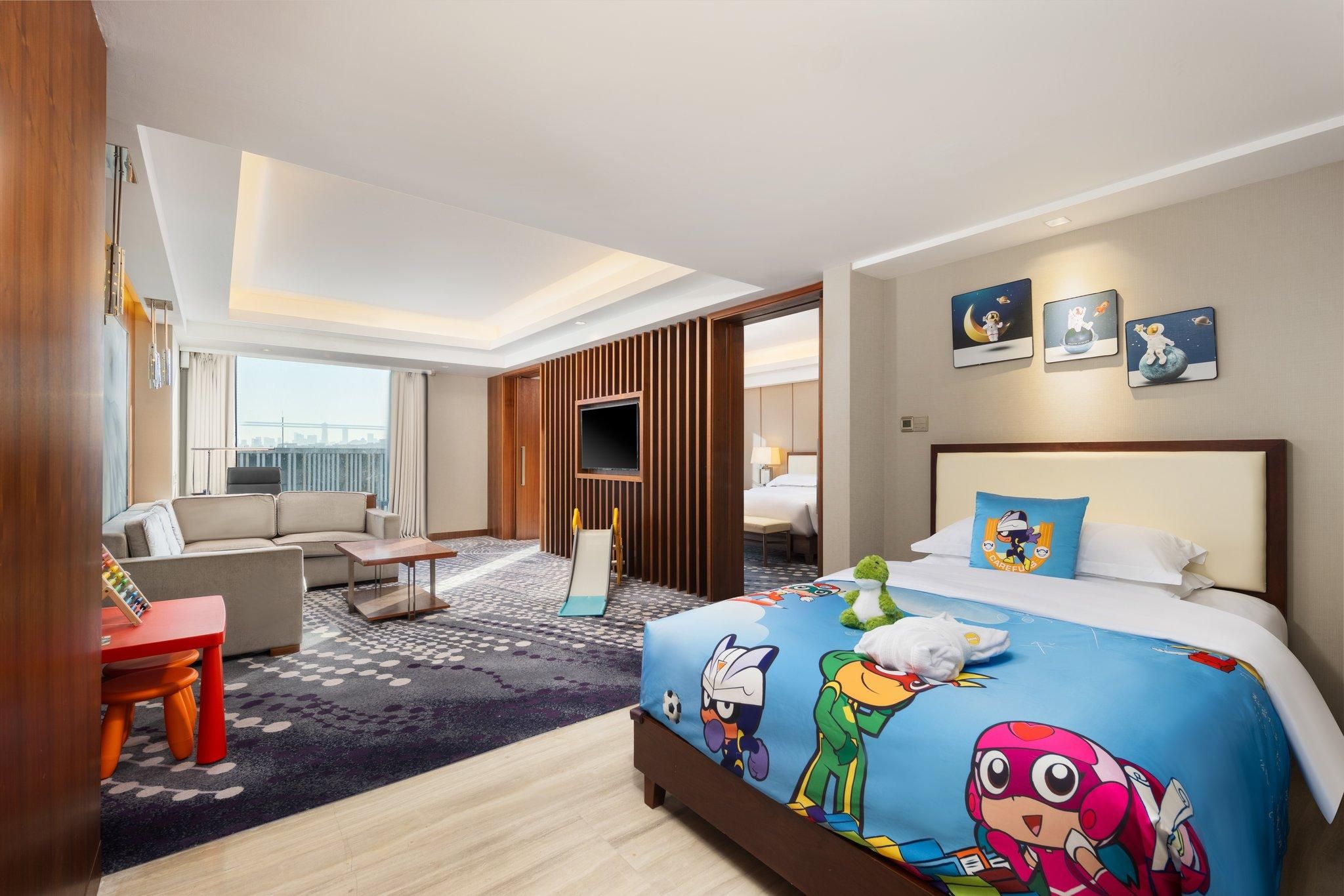 2 Bedroom Suite Club Lounge Access