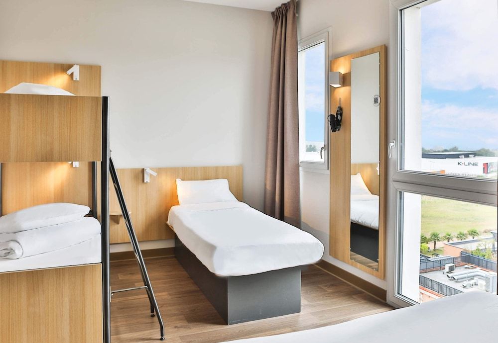 B&B HOTEL LES HERBIERS Room (Quintuple) 3