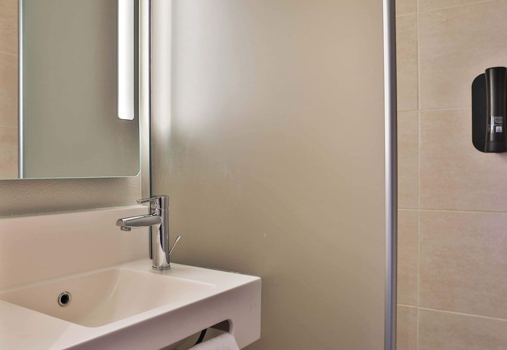 B&B HOTEL LES HERBIERS Twin Room, Non Smoking 6