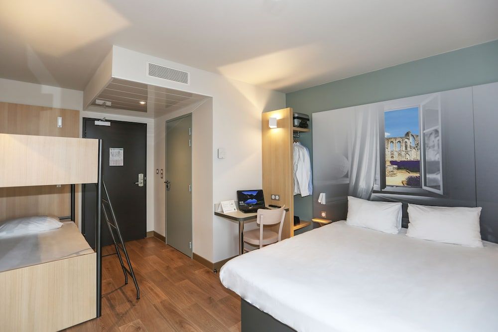 B&B HOTEL LES HERBIERS Quadruple Room, Non Smoking 5