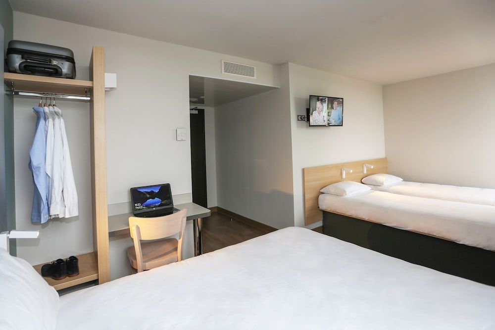 B&B HOTEL LES HERBIERS Quadruple Room, Non Smoking 6