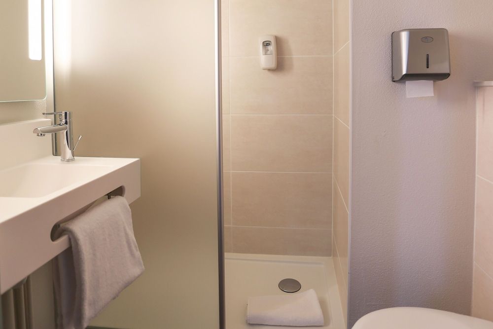 B&B HOTEL LES HERBIERS Twin Room, Non Smoking 8