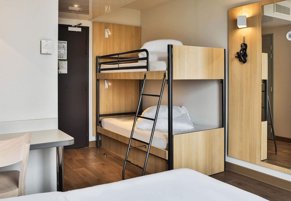 B&B HOTEL LES HERBIERS