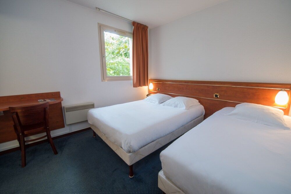 2  nearby rooms Double and Triple