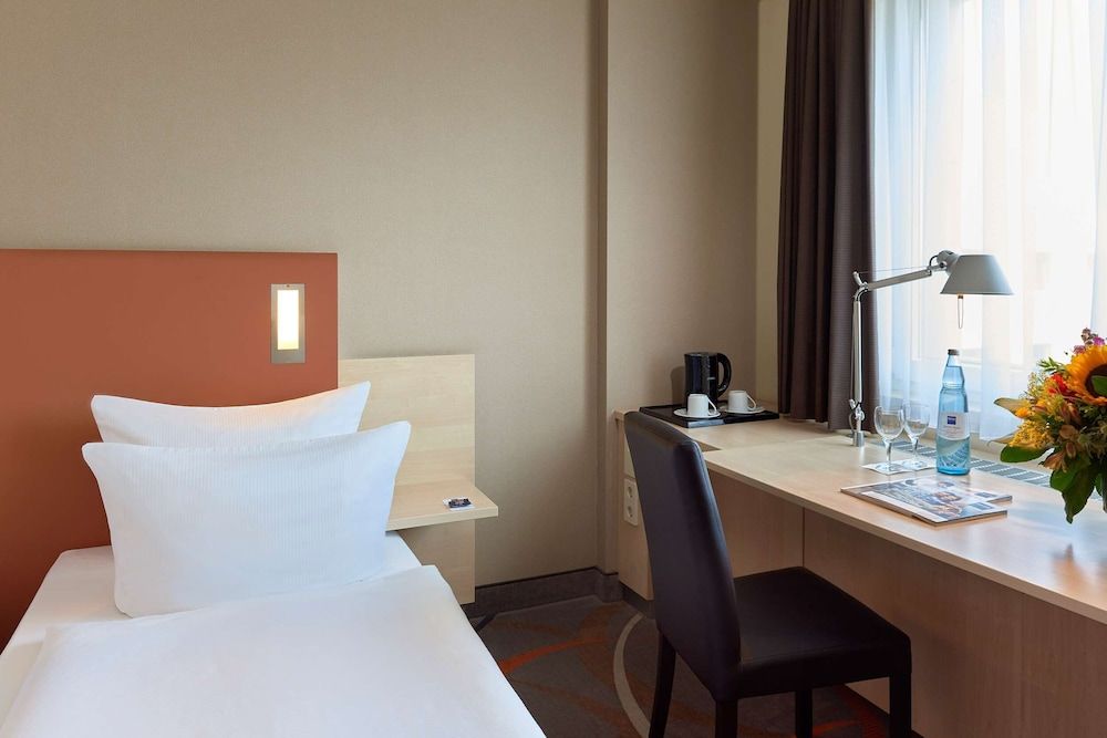 Essential by Dorint Berlin-Adlershof Superior Double Room 3