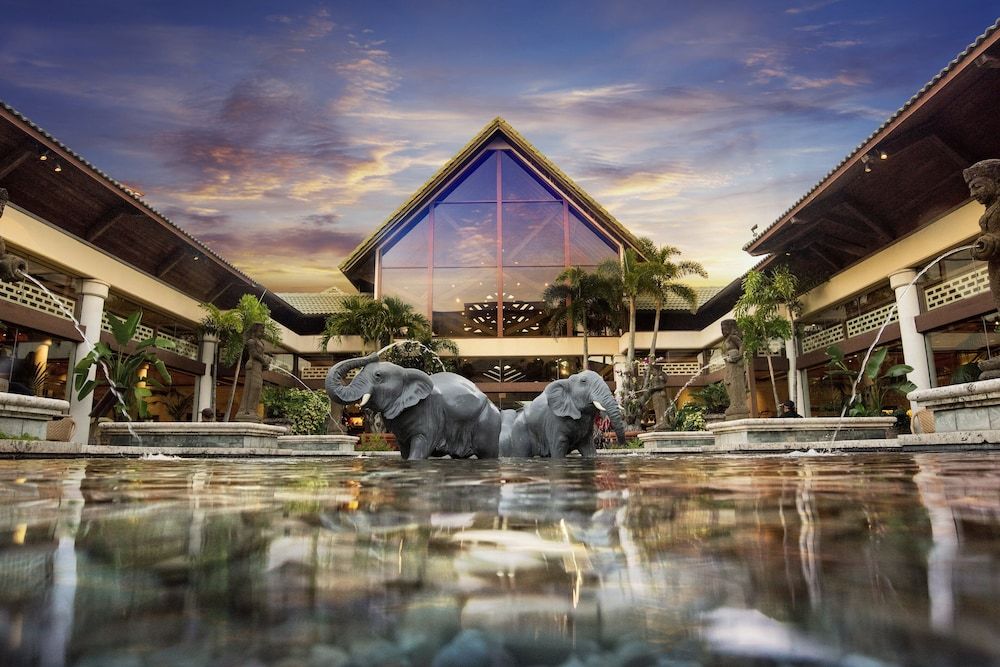 undefined Universal’s Loews Royal Pacific Resort 3