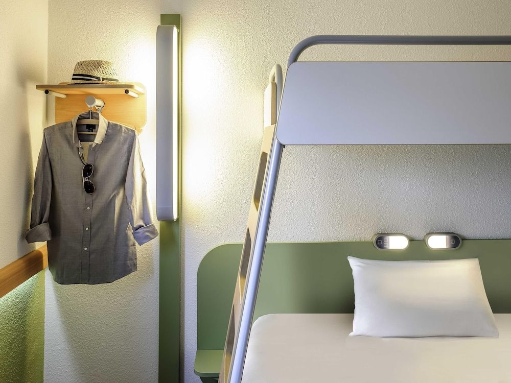 ibis budget Bordeaux Le Lac Standard Room, Multiple Beds 6