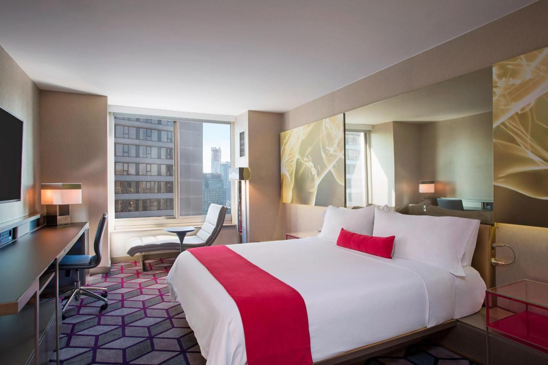 Spectacular King Room with Skyline View and Adapted Tub - Mobility and Hearing Accessible