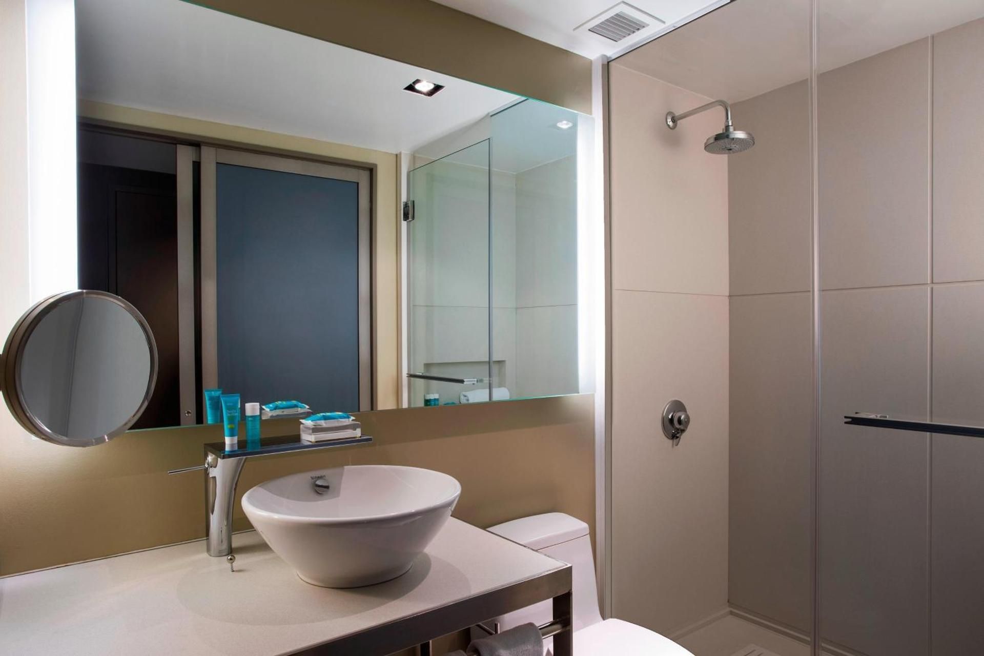 Wonderful King Room with Roll-in Shower - Mobility and Hearing Accessible