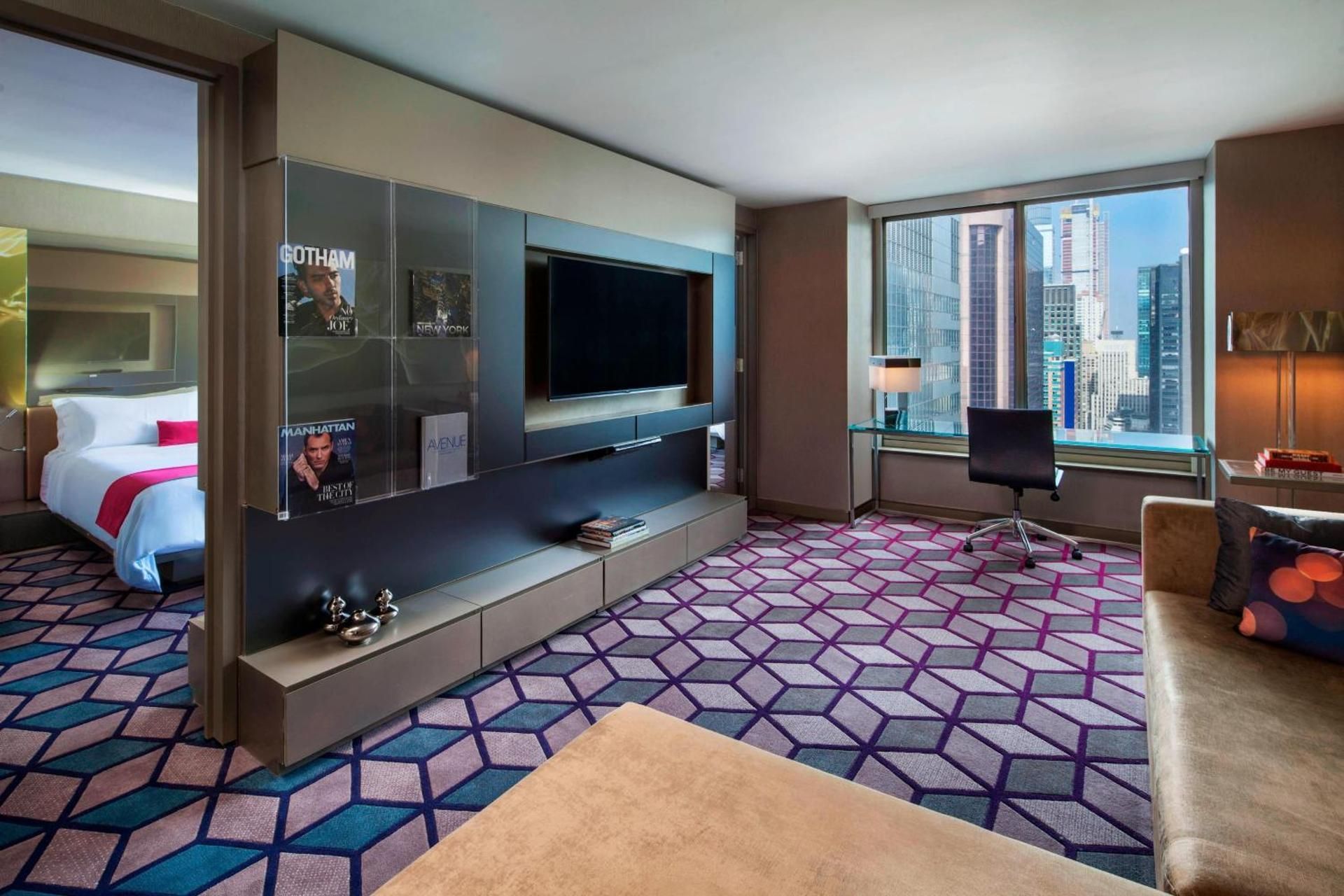 Wow Suite,1 King, Broadway View