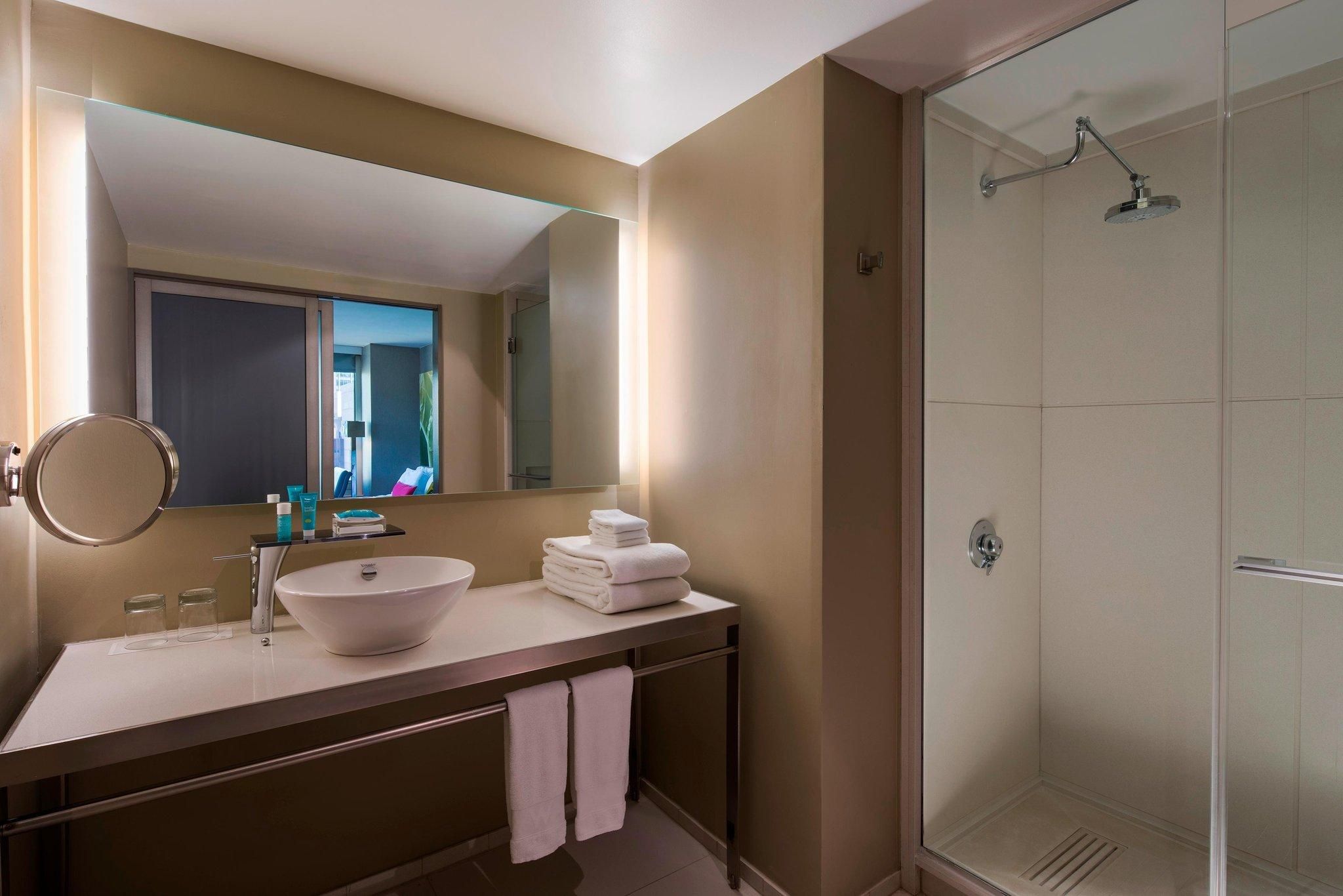 Wow Suite, Suite, 1 King, Sofa Bed, Corner Room, High Floor