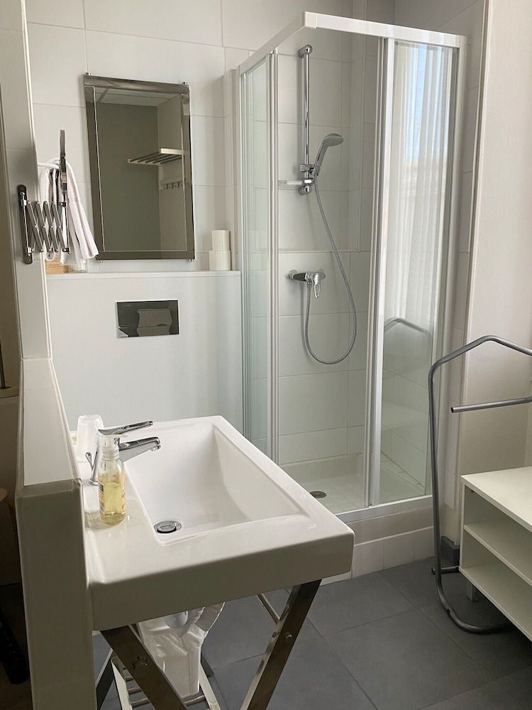 Grand Hôtel De La Poste Economy Single Room 5