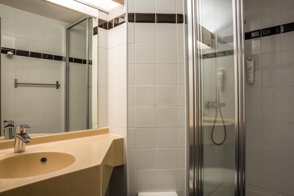 Brit Hotel Confort Amiens Comfort Twin Room 3