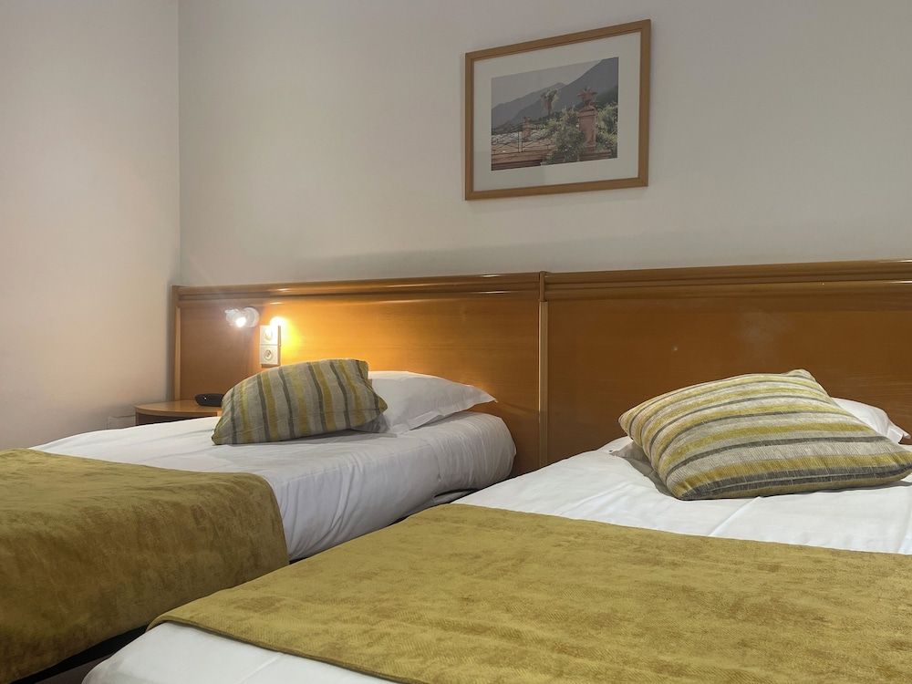 Hotel Busby Standard Twin Room 6