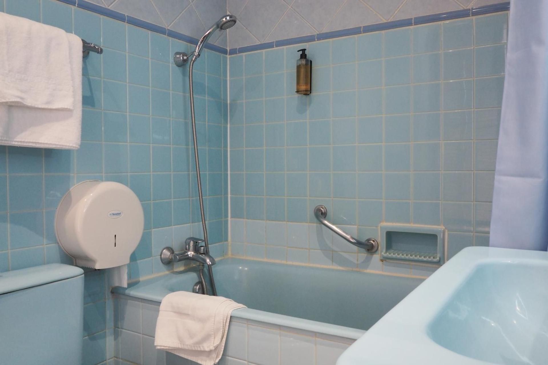 Hotel Busby Standard Twin Room 15