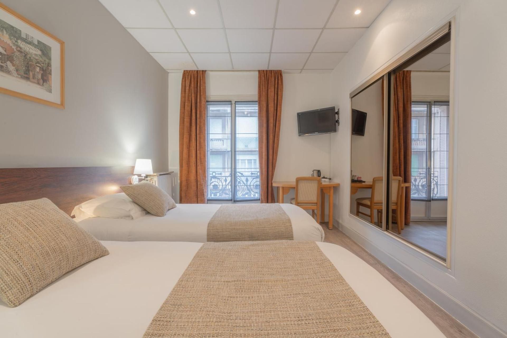 Hotel Busby Standard Twin Room 8