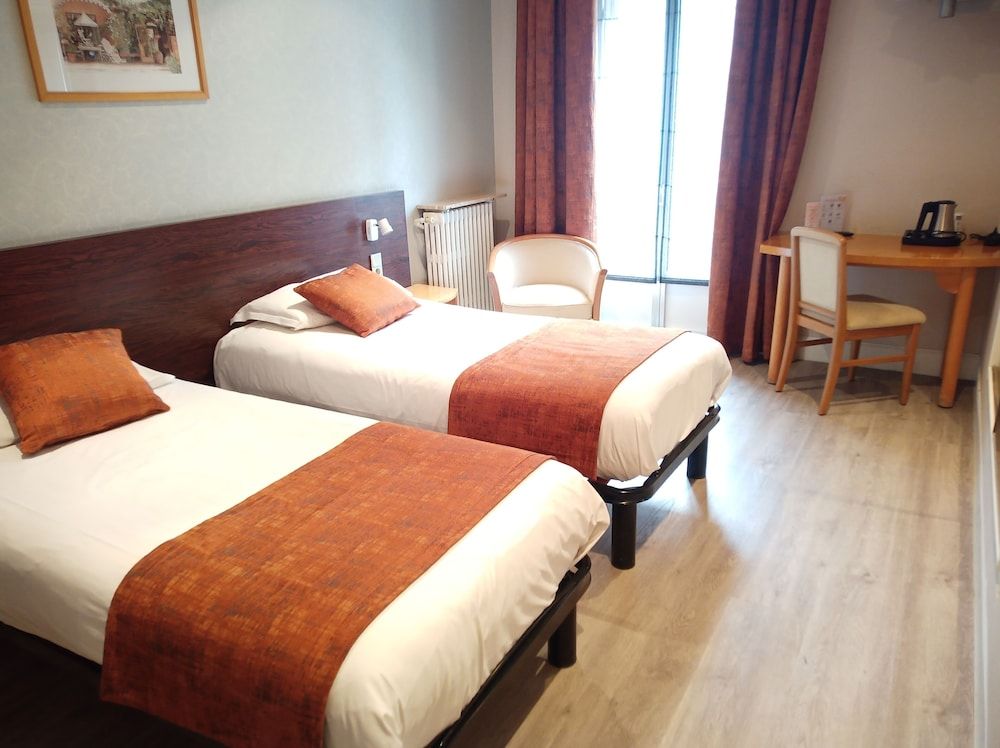 Hotel Busby Standard Twin Room 6