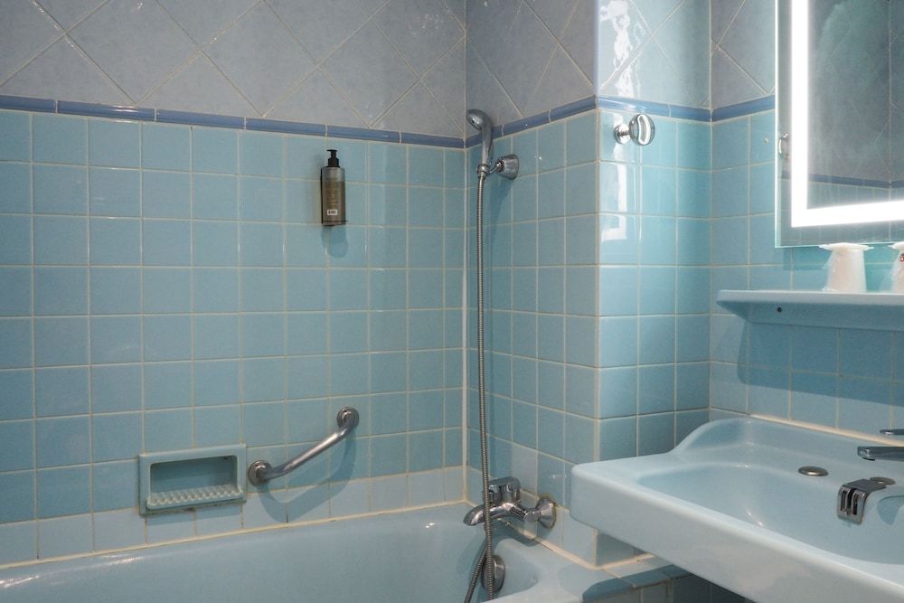 Hotel Busby Standard Twin Room 12