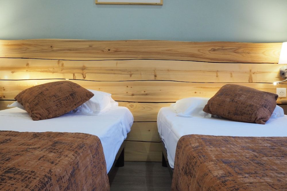 Hotel Busby Standard Twin Room 3