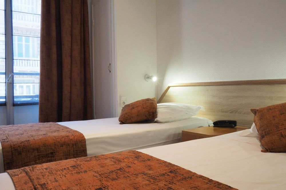 Hotel Busby Standard Twin Room 5