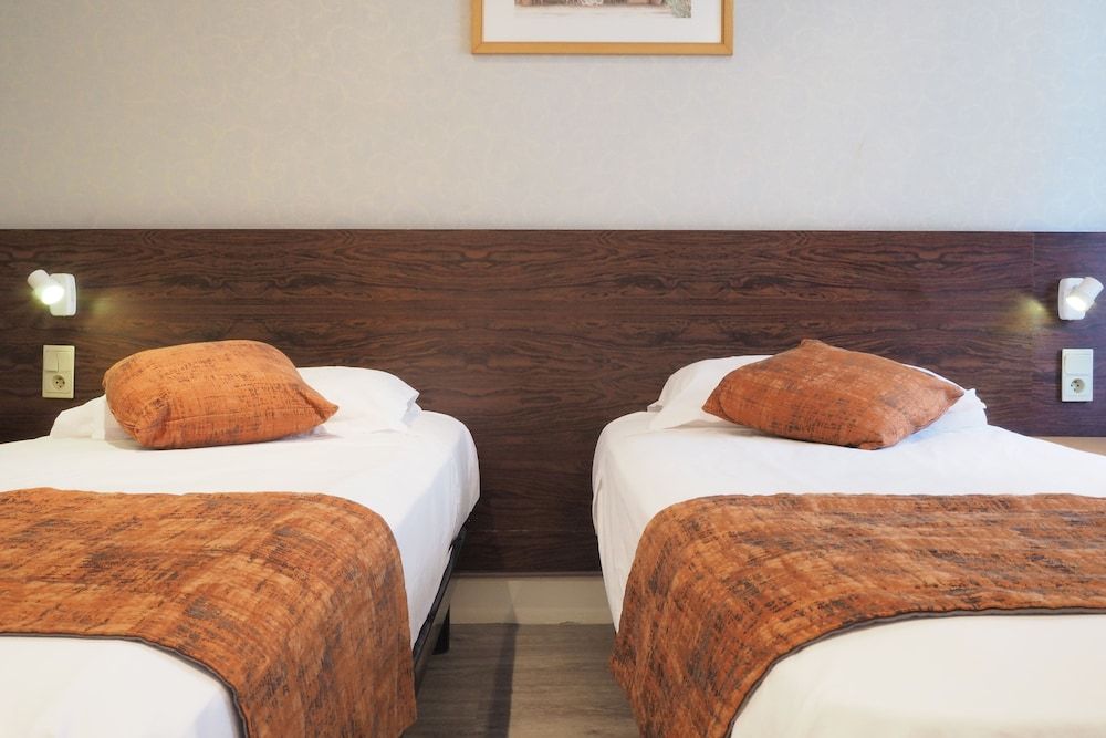 Hotel Busby Standard Twin Room 2