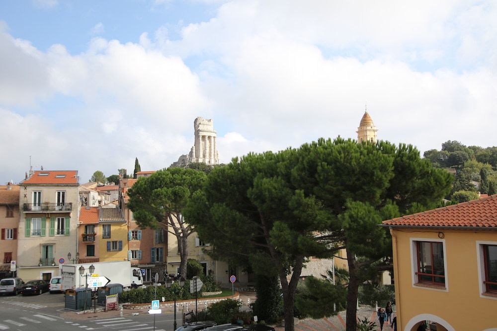 Hotel Napoléon Quadruple Room 3
