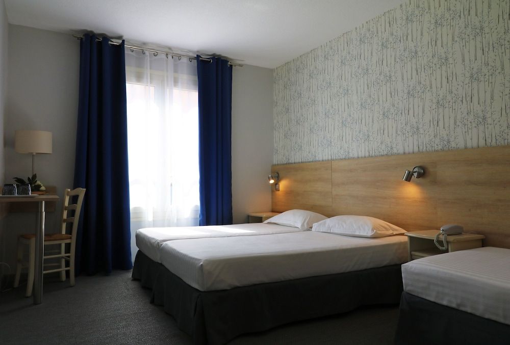 Hotel Napoléon Triple Room 2