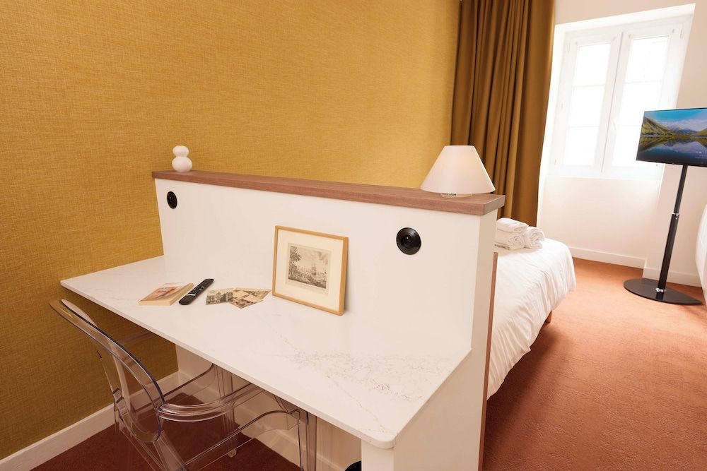 Hotel Henri IV Standard Double Room 6