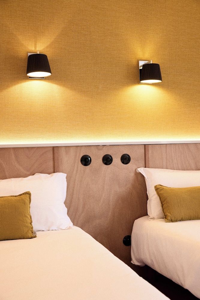 Hotel Henri IV Quadruple Room, 2 Double Beds 5