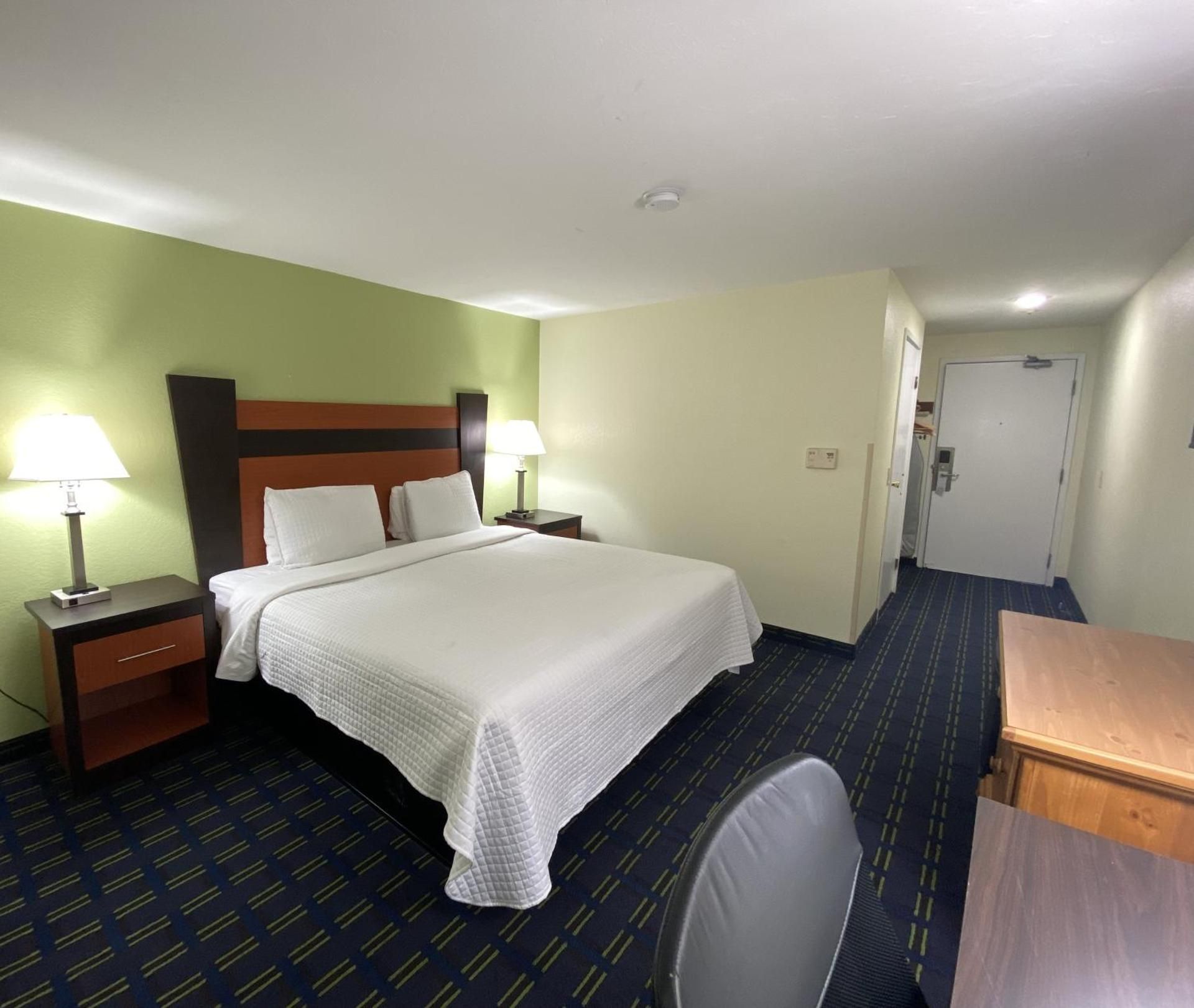 ADA Accessible Standard King Smoke Free