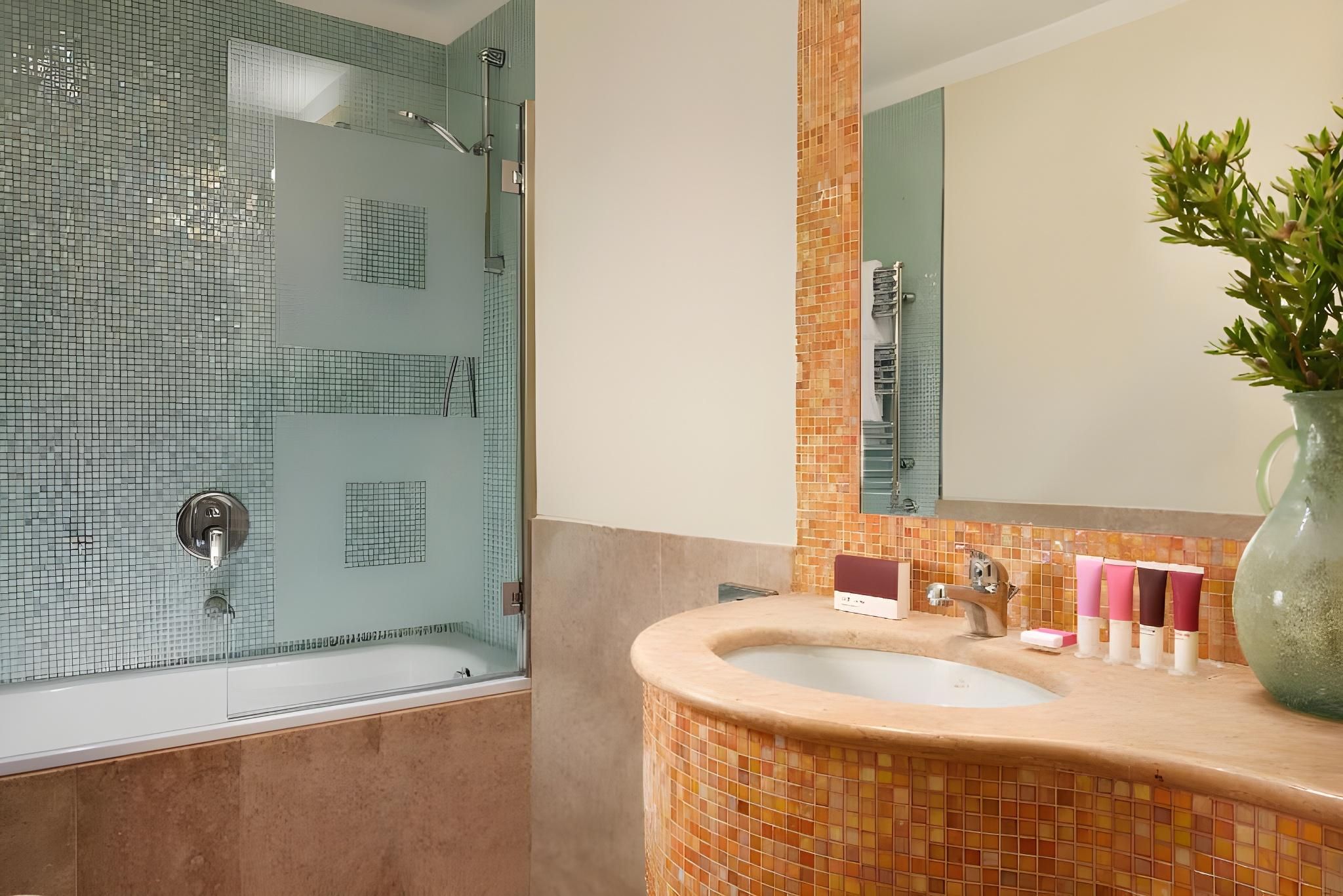 undefined Enterprise Hotel 4