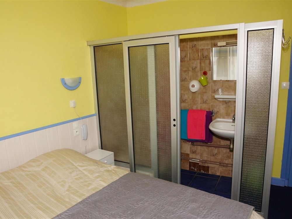 Hôtel le Richelieu Standard Double Room 6