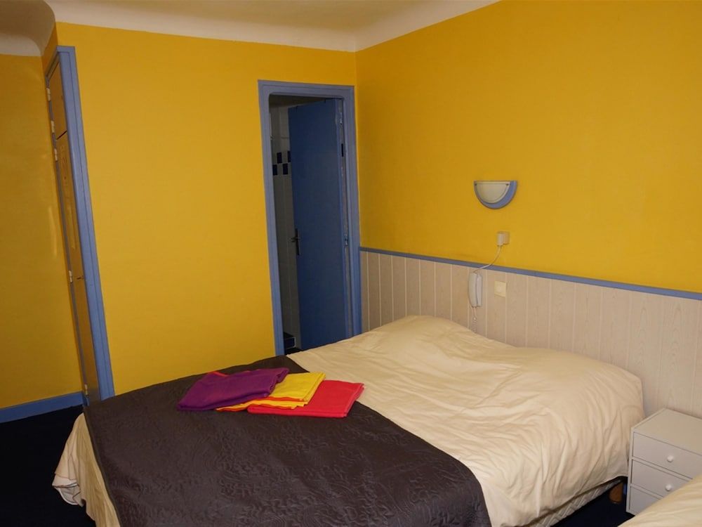 Hôtel le Richelieu Triple Room 2