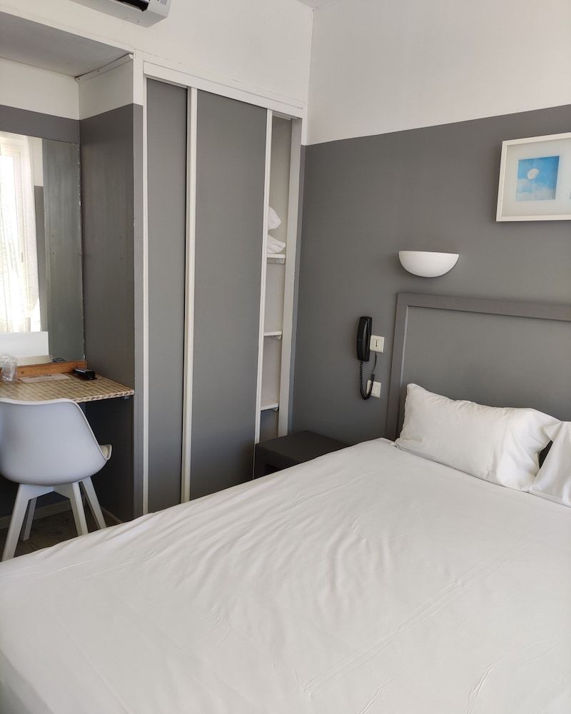 Standard Double Room, Partial Sea View