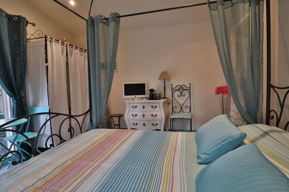 Le Mas de Bertagne - Chambres d'Hôtes Double Room (Calanque) 3