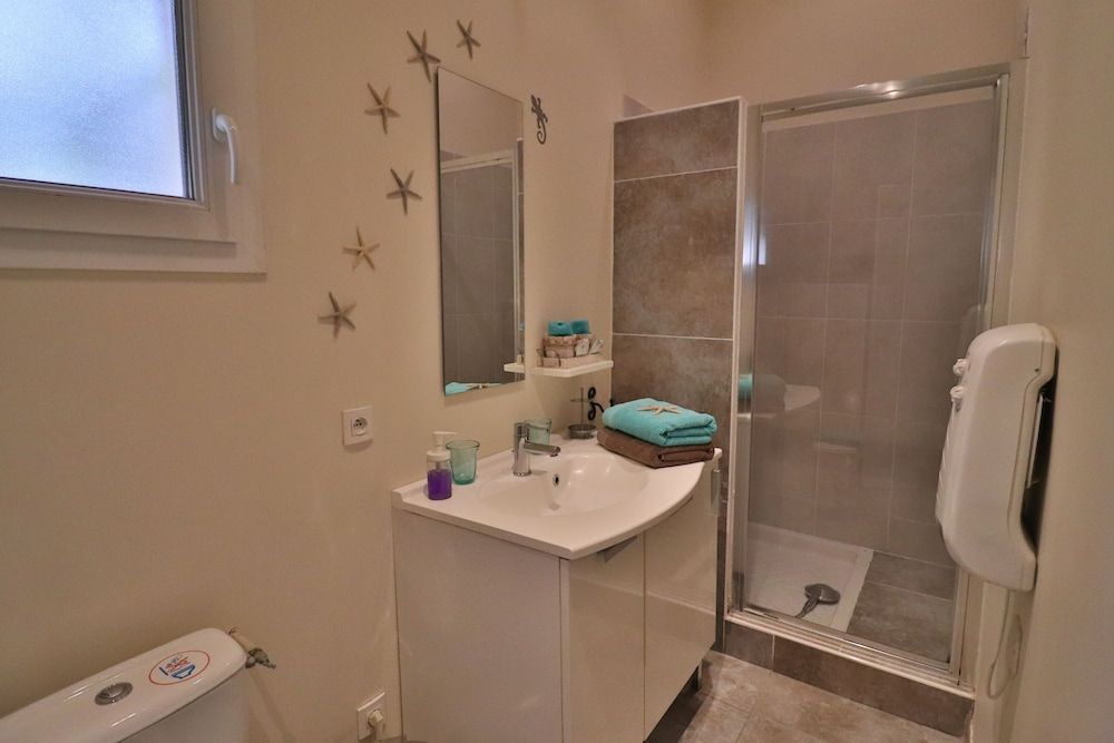 Le Mas de Bertagne - Chambres d'Hôtes Double Room (Calanque) 9