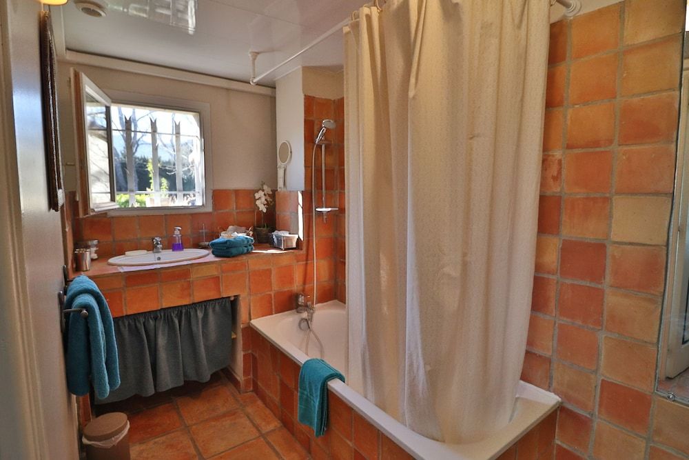 Le Mas de Bertagne - Chambres d'Hôtes Family Room (Colline) 8