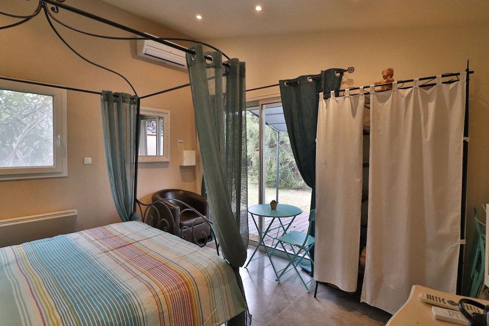 Le Mas de Bertagne - Chambres d'Hôtes Double Room (Calanque) 2